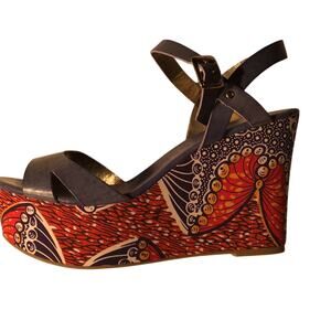 NWOT London Rebel Hip Strapped Platform Sandal. 8M
